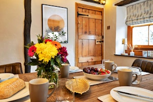Casterton Gardens image 8