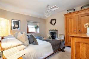 Casterton Gardens image 5