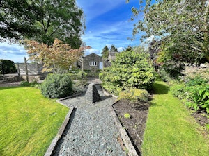 Casterton Gardens image 3