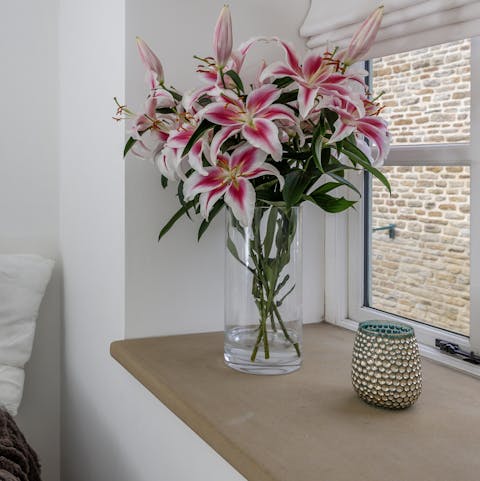 Feel at home with freshly cut flowers to greet you