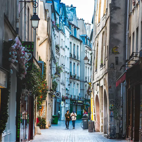 Wander around the picturesque streets of Le Marais