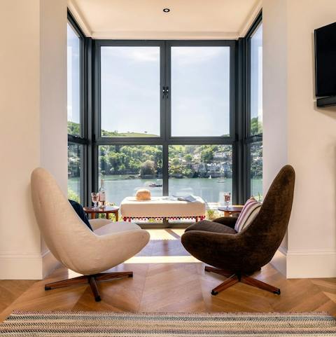 Wake up to impressive views of the river through floor-to-ceiling windows