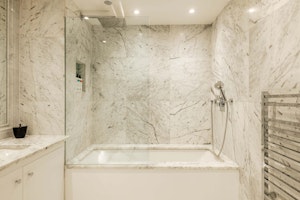 Lady of Belgravia image 13
