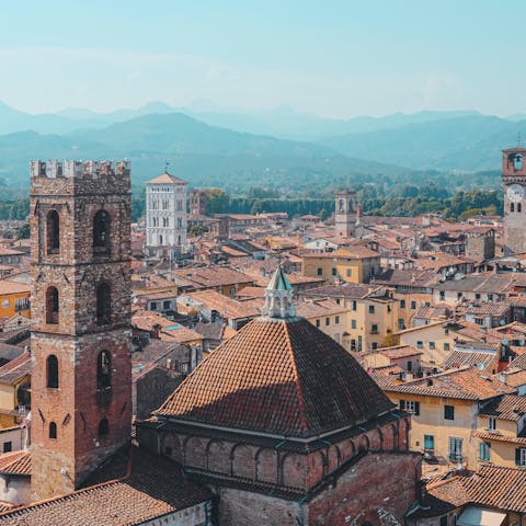Explore the historic buildings and streets of Lucca