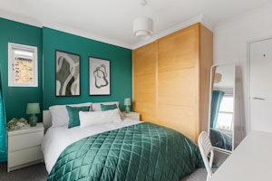 Green & Gilt image 10