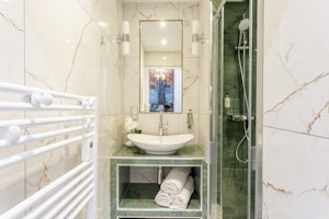 Emerald and Marble image 8