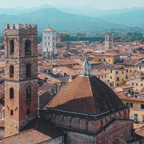 Drive to the medieval city of Lucca in just thirty minutes