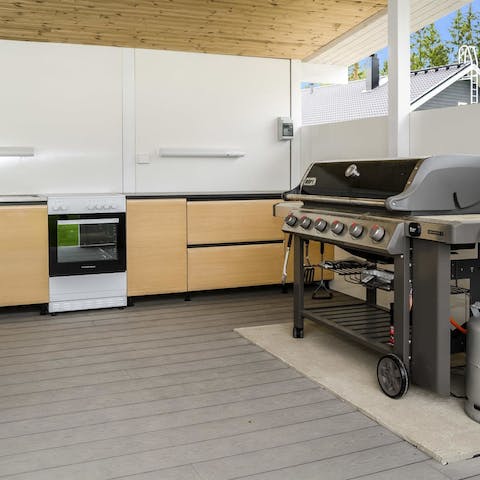Prepare delicious meals in the outdoor kitchen