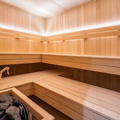 End your day with a restorative session in the home sauna 