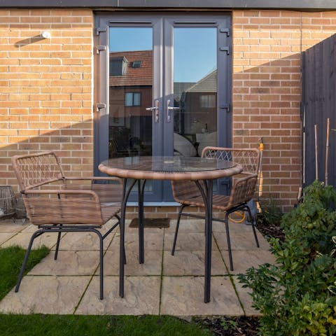 Open the patio doors and gather for relaxing drinks in the garden 