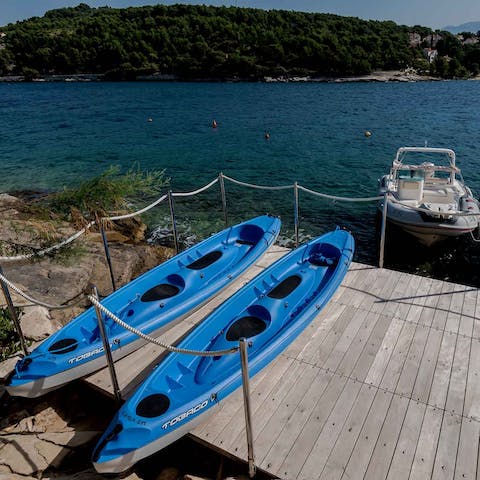 Go kayaking, paddle boarding or snorkelling from your private boat jetty