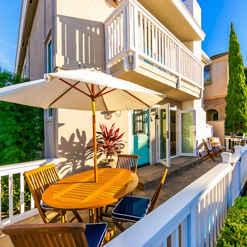 Bathe in the golden late evening light as you dine out on the west-facing patio 