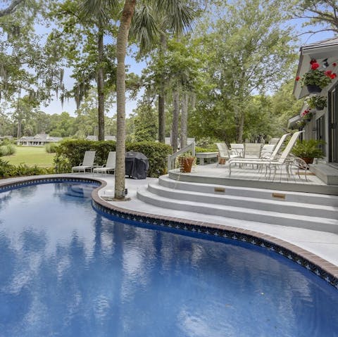 Cool down in the glittering private pool