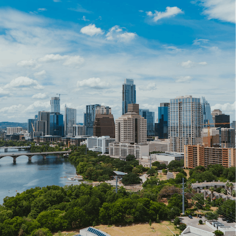 Visit downtown Austin's array of live music venues, gourmet restaurants and trendy galleries – reachable in twenty minutes