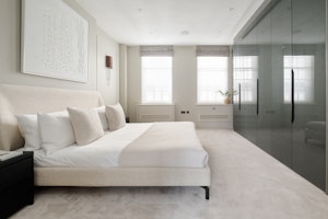 The Mayfair Set image 12