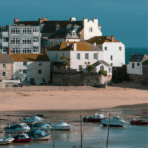 Visit the beautiful town of St Ives, a fifteen-minute drive away