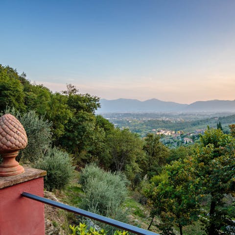 Look out to your beautiful Tuscan surroundings from this hilltop villa