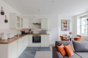 Bloomsbury Life image 9