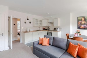 Bloomsbury Life image 8