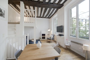 Saint Germain Charm image 14