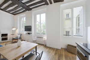 Saint Germain Charm image 9