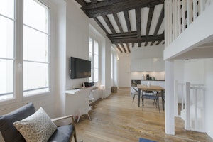 Saint Germain Charm image 6