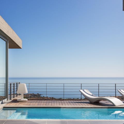 Float in the pool and enjoy the tranquillity of this sea-facing haven