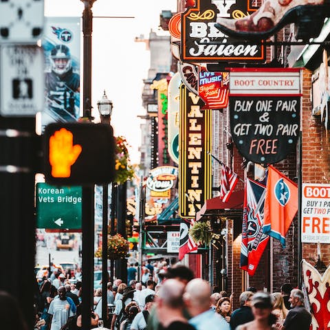 Explore downtown Nashville – the bars, music venues and eateries on Lower Broadway are just minutes away