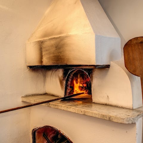 Try your hand at cooking in the pizza oven or book an expert to demonstrate