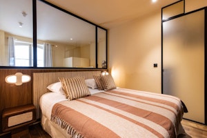 Parisian Sunlight image 12