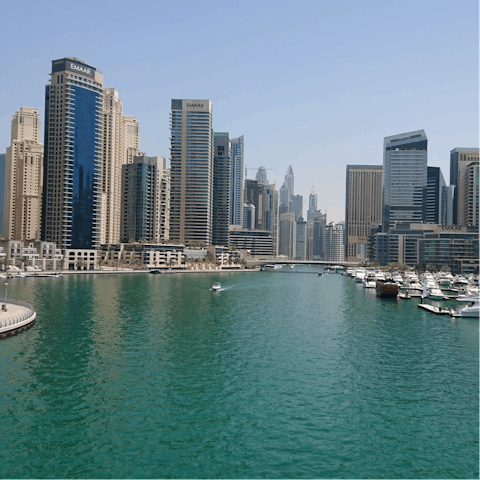 Go for a peaceful stroll around Dubai Marina, only a twenty-five minutes' walk from the apartment or a seven-minute drive