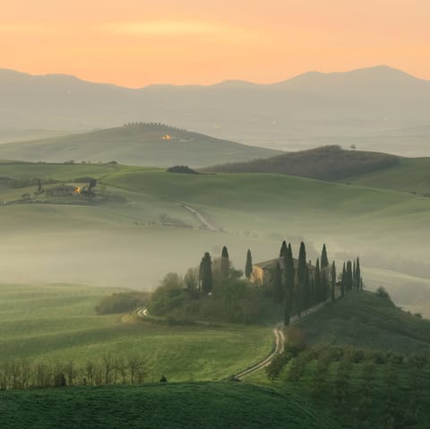 Explore the scenic Tuscan hills and surrounding countryside