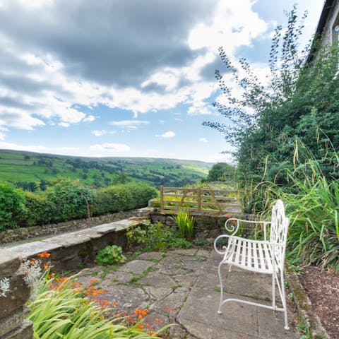 Bask in the gorgeous setting on the patio – the bench is a great spot to savour a cup of tea