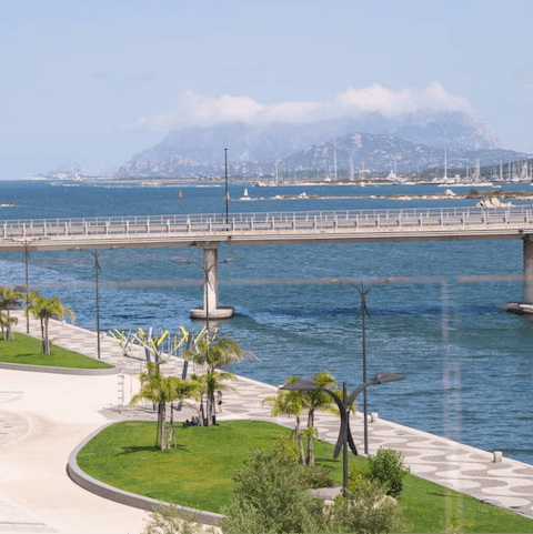 Make seafront jogs the new routine (just moments away)