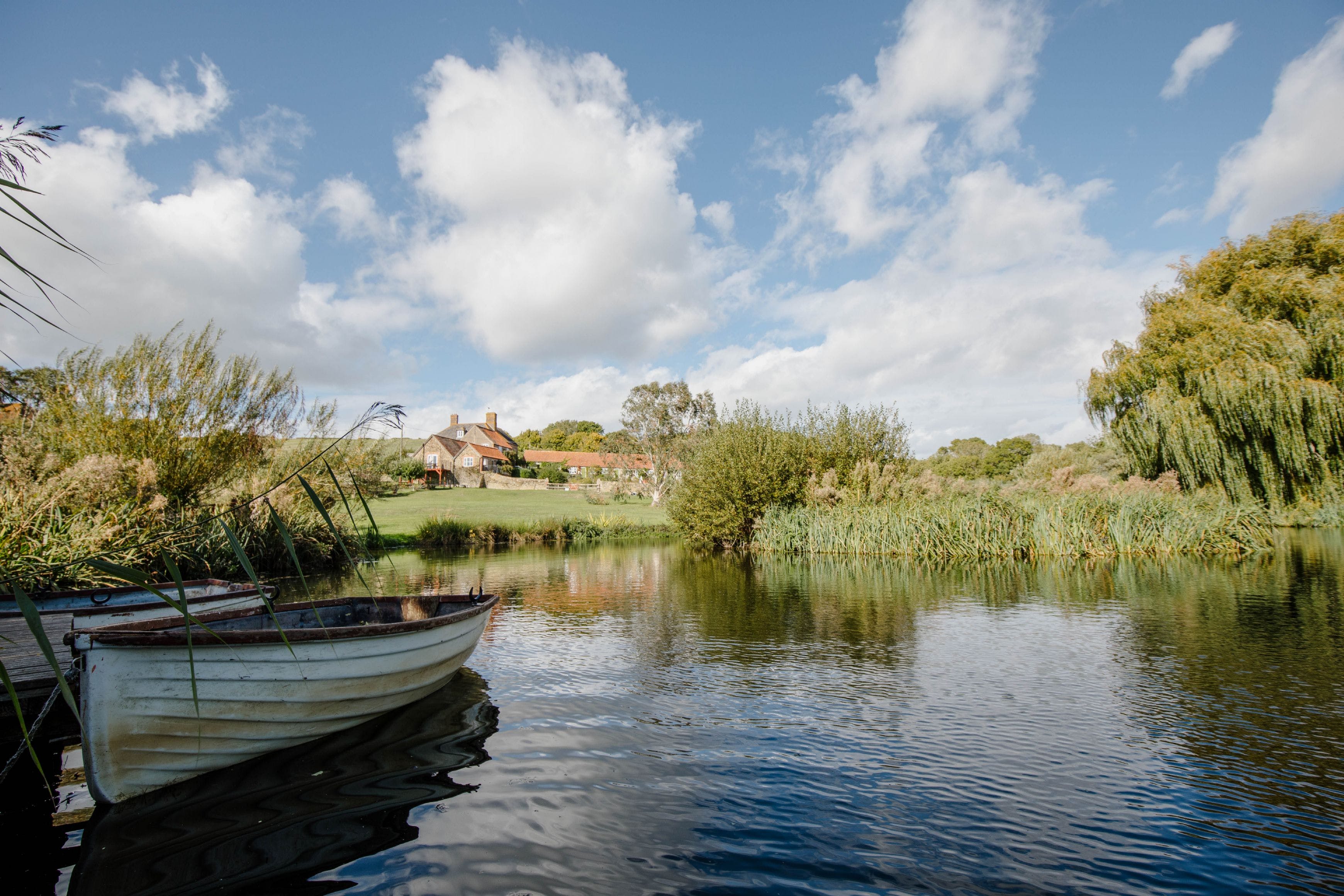 over-the-pond-dorset-england-plum-guide