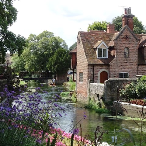 Discover the beauty of Kent – Canterbury is just a  twenty-mintue drive away