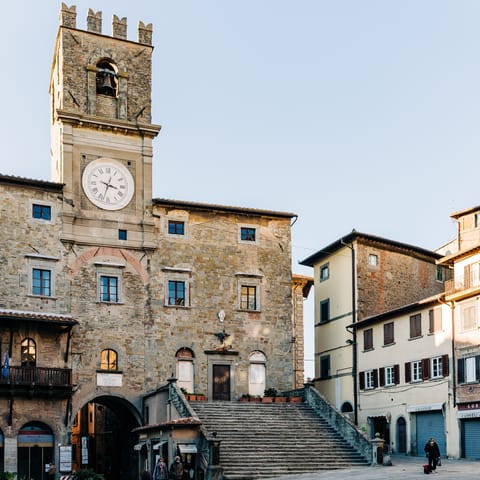 Explore the ancient Etruscan town of Cortona – it's only 500m away