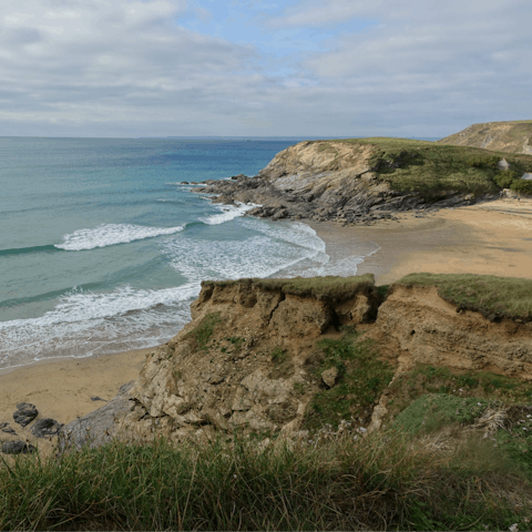 Stroll to the breathtaking Cornish coastline in just five minutes