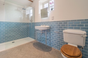 Country Coach House image 13