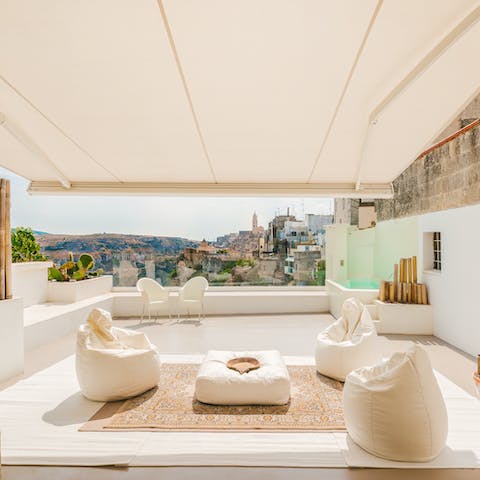 Enjoy a sundowner while gaizng out over Matera from the private terrace 