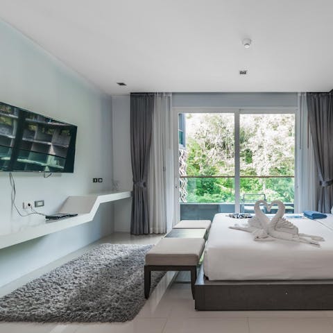 Spend quiet nights relaxing on the bed as you drift off with a film in the background