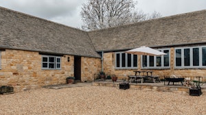 Groves Barn image 14