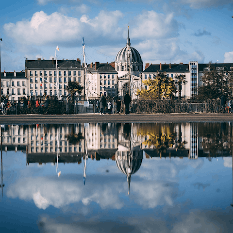 Stay in the heart of Nantes, just 20 metres away from the Natural History Museum 