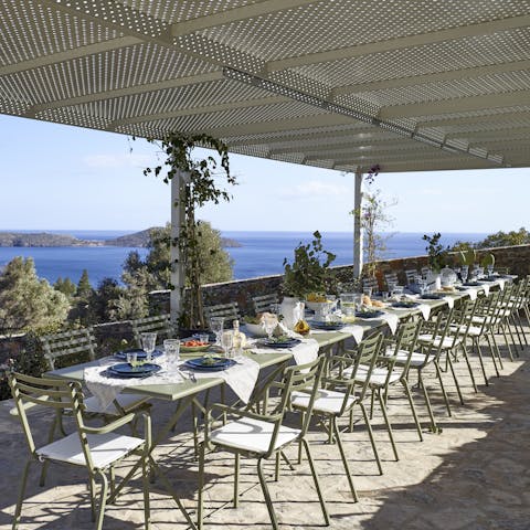 Celebrate in style – the outdoor dining area here is glorious