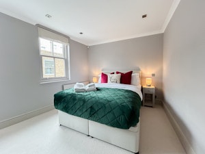 Notting Hill Glow image 8