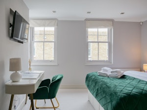Notting Hill Glow image 3