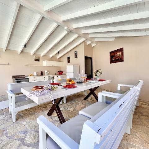 Cook and dine alfresco in the well-equipped outdoor kitchen