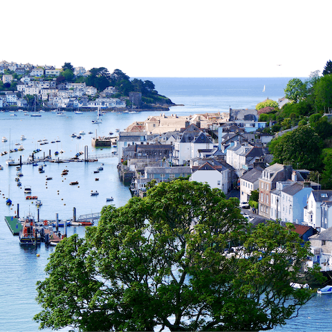 Stroll for ten minutes and you'll come across plenty of pubs, shops, and eateries on the waterfront