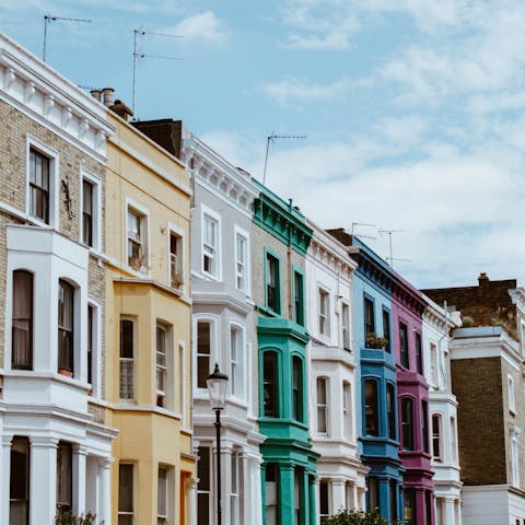 Step outside and stroll the pretty streets of Notting Hill 