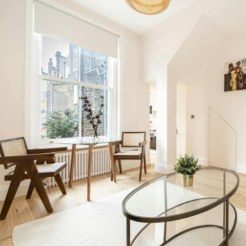 Enjoy your morning coffee by the window of this bright, attractive apartment